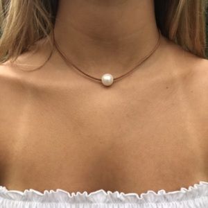 Leather pearl necklace